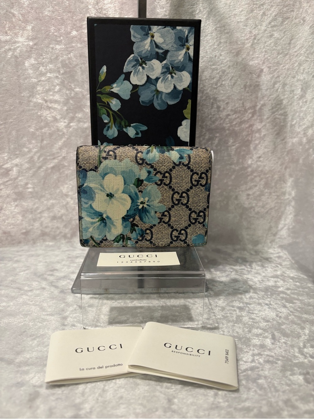 Gucci GG Supreme Coated Canvas Blooms Card Wallet in Blue COA